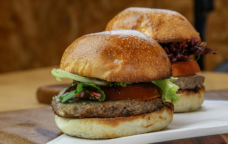 burguer de judías rojas con tomate