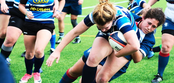 chicas jugando al rugby fortaleciendo el calcio para los huesos