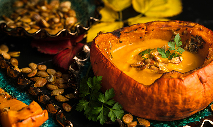 la calabaza partida por la mitad al horno es una receta tradicional de otoño